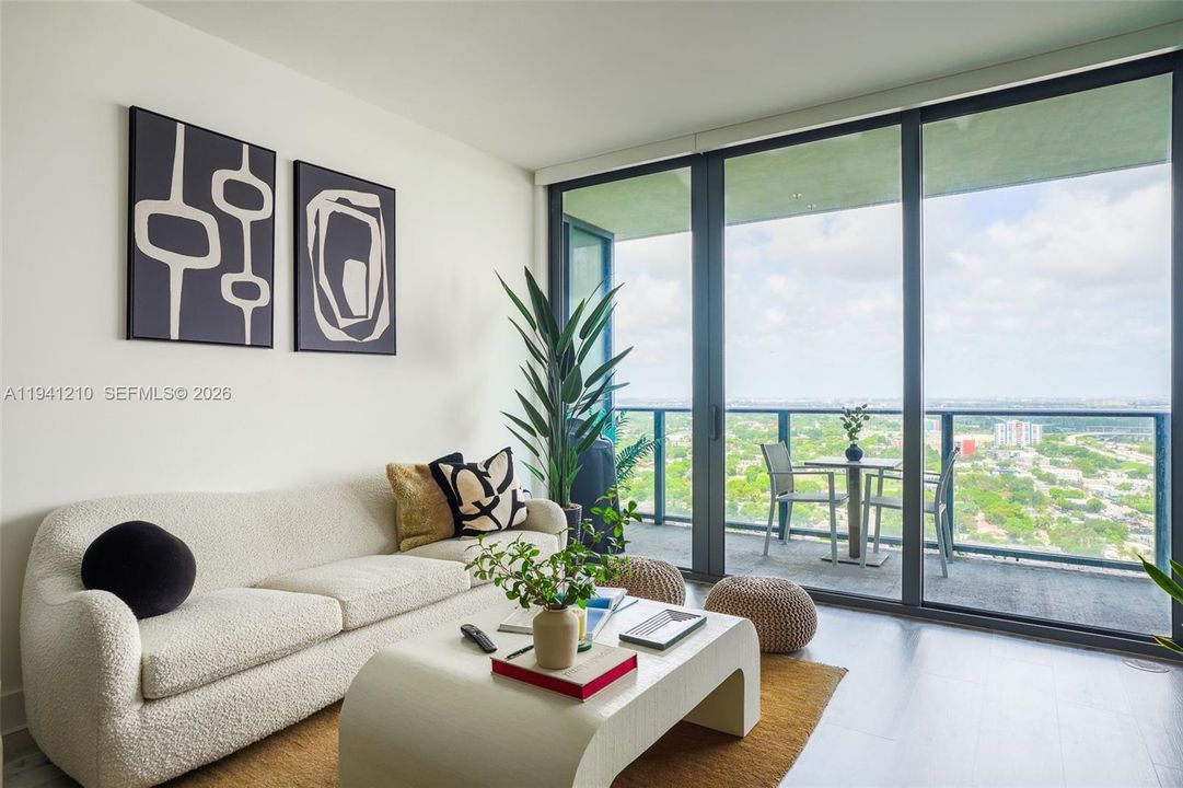 For Sale: $540,000 (1 beds, 1 baths, 612 Square Feet)