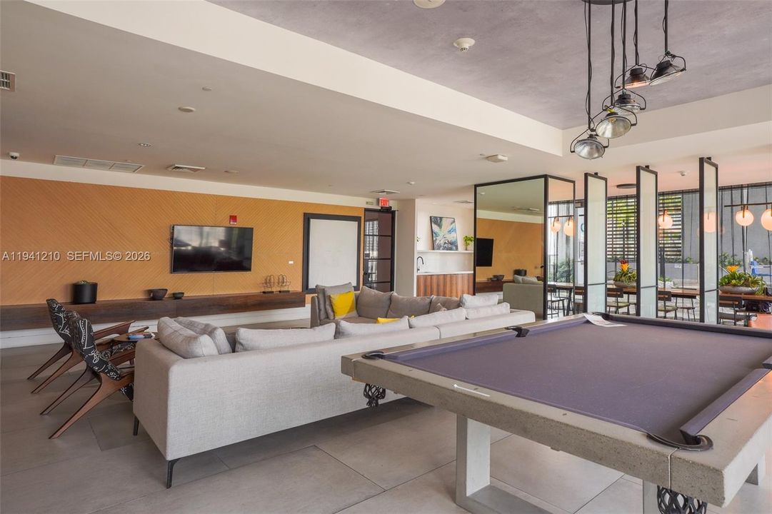 For Sale: $540,000 (1 beds, 1 baths, 612 Square Feet)