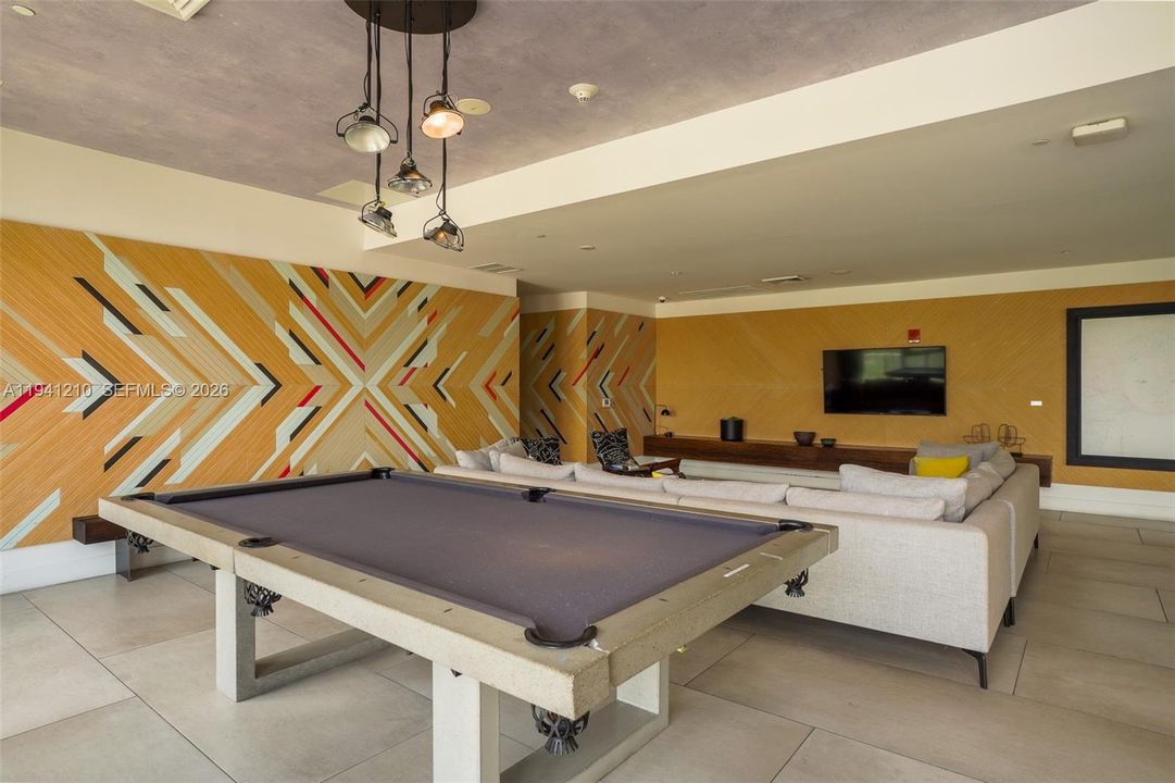 For Sale: $540,000 (1 beds, 1 baths, 612 Square Feet)
