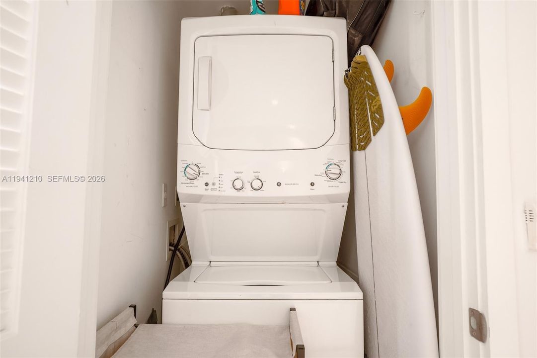 For Sale: $540,000 (1 beds, 1 baths, 612 Square Feet)