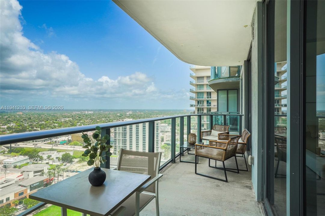 For Sale: $540,000 (1 beds, 1 baths, 612 Square Feet)