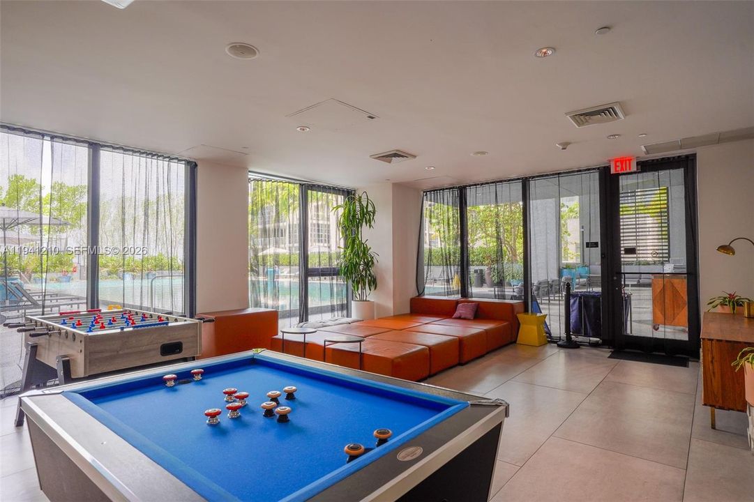 For Sale: $540,000 (1 beds, 1 baths, 612 Square Feet)