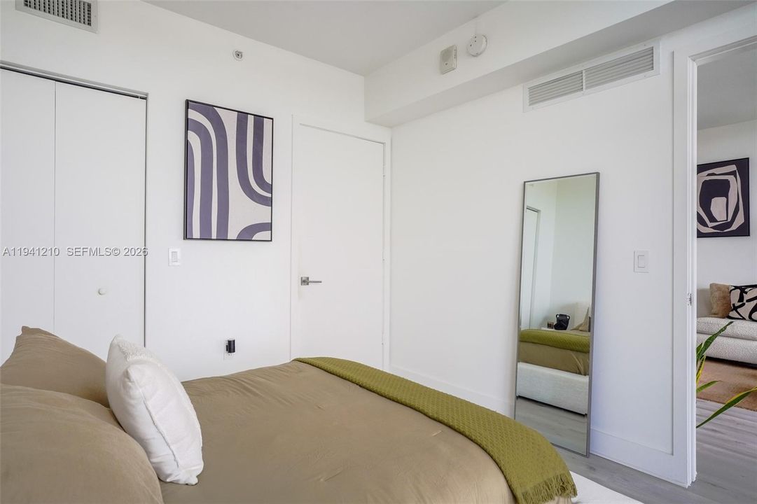 For Sale: $540,000 (1 beds, 1 baths, 612 Square Feet)