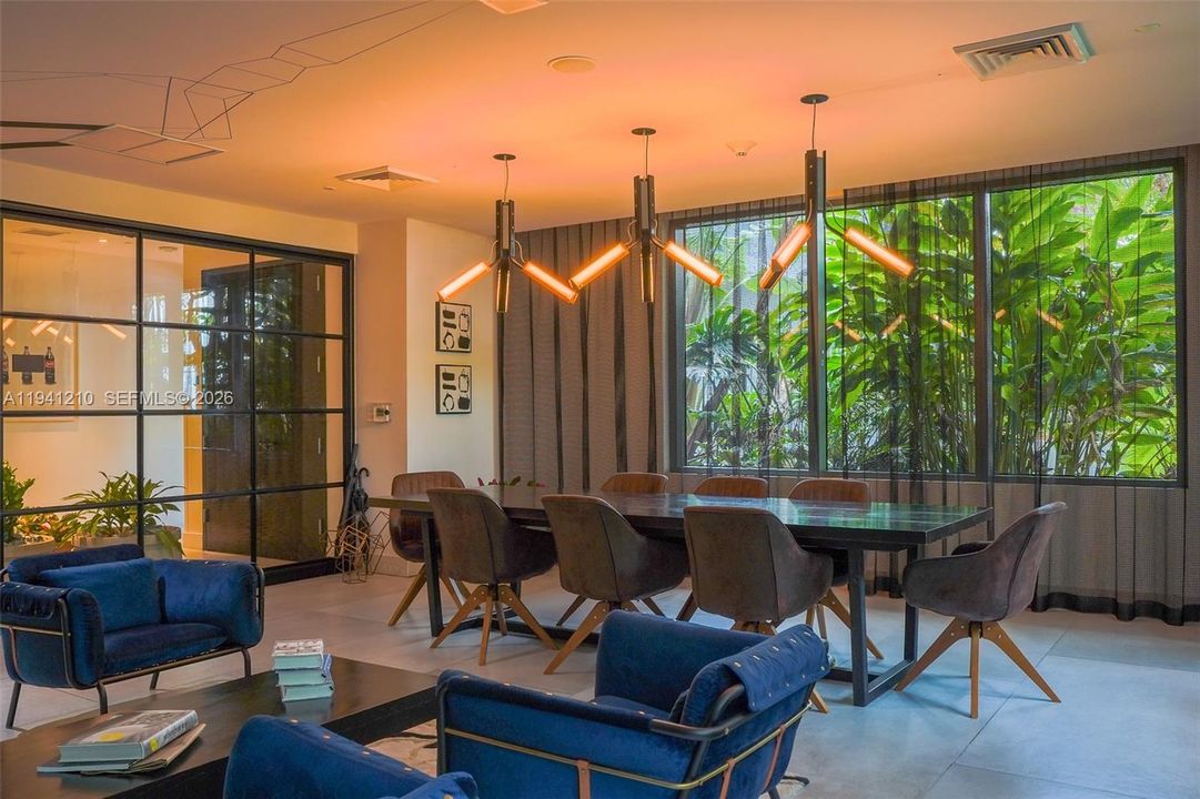 For Sale: $540,000 (1 beds, 1 baths, 612 Square Feet)