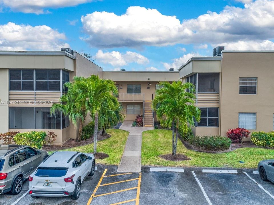 For Sale: $79,900 (2 beds, 2 baths, 910 Square Feet)