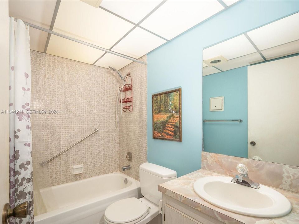 For Sale: $79,900 (2 beds, 2 baths, 910 Square Feet)