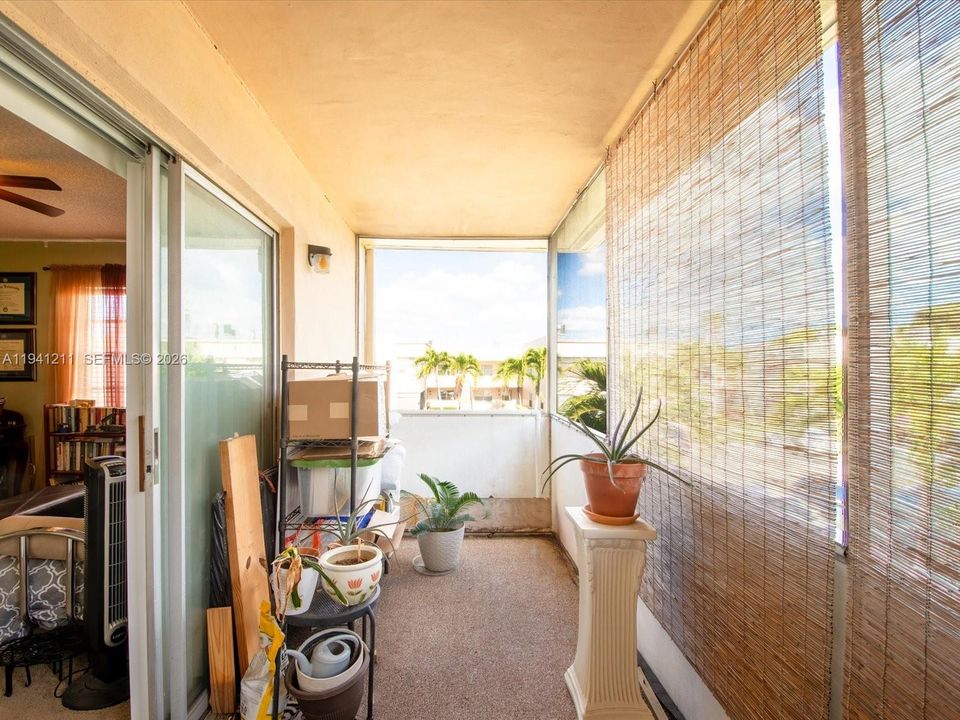 For Sale: $79,900 (2 beds, 2 baths, 910 Square Feet)