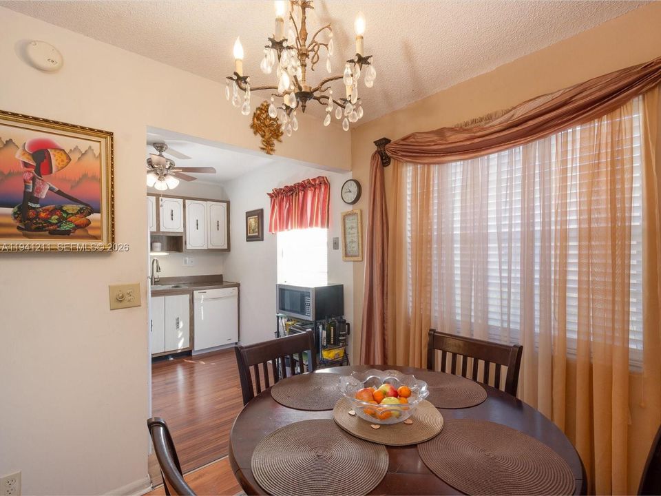 For Sale: $79,900 (2 beds, 2 baths, 910 Square Feet)