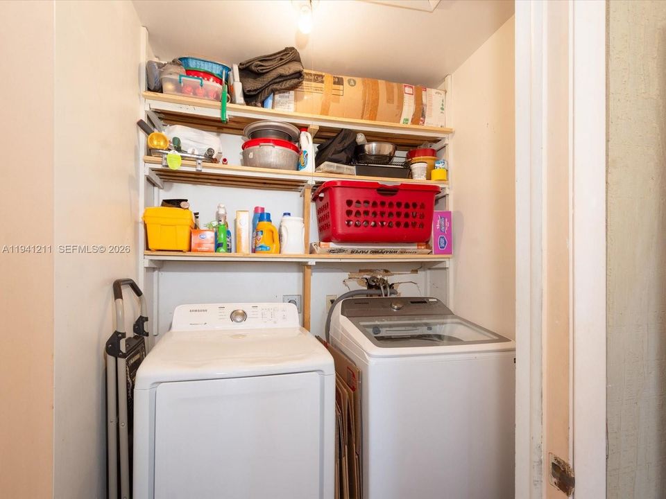For Sale: $79,900 (2 beds, 2 baths, 910 Square Feet)