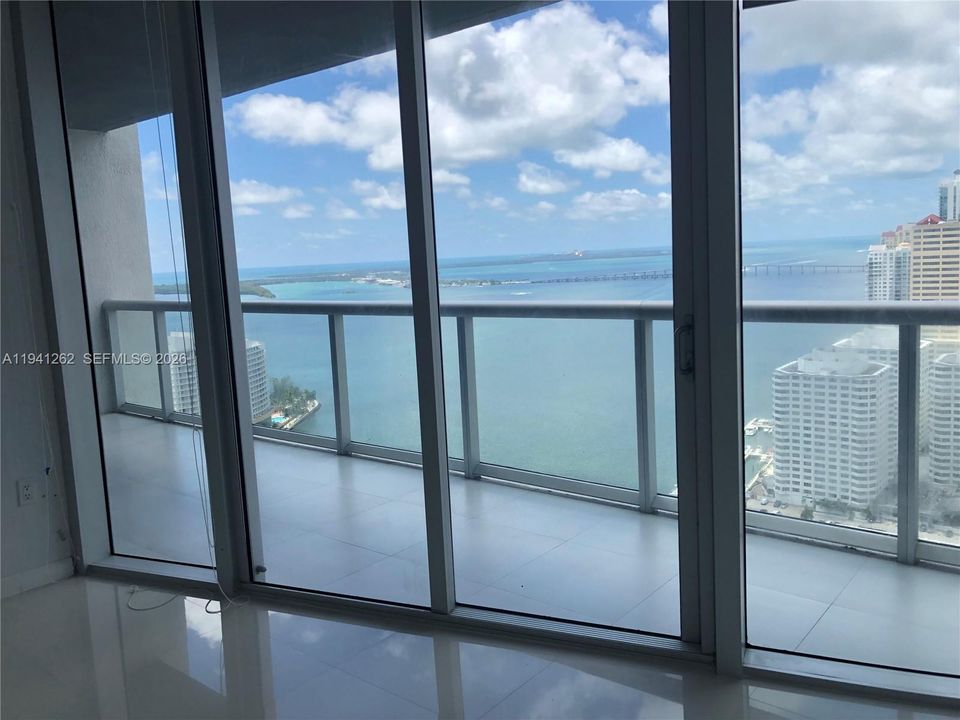 For Sale: $655,000 (1 beds, 1 baths, 984 Square Feet)
