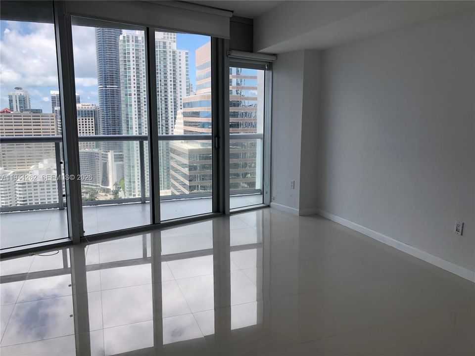 For Sale: $655,000 (1 beds, 1 baths, 984 Square Feet)