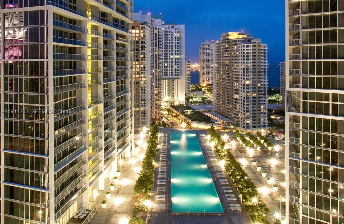 For Sale: $655,000 (1 beds, 1 baths, 984 Square Feet)