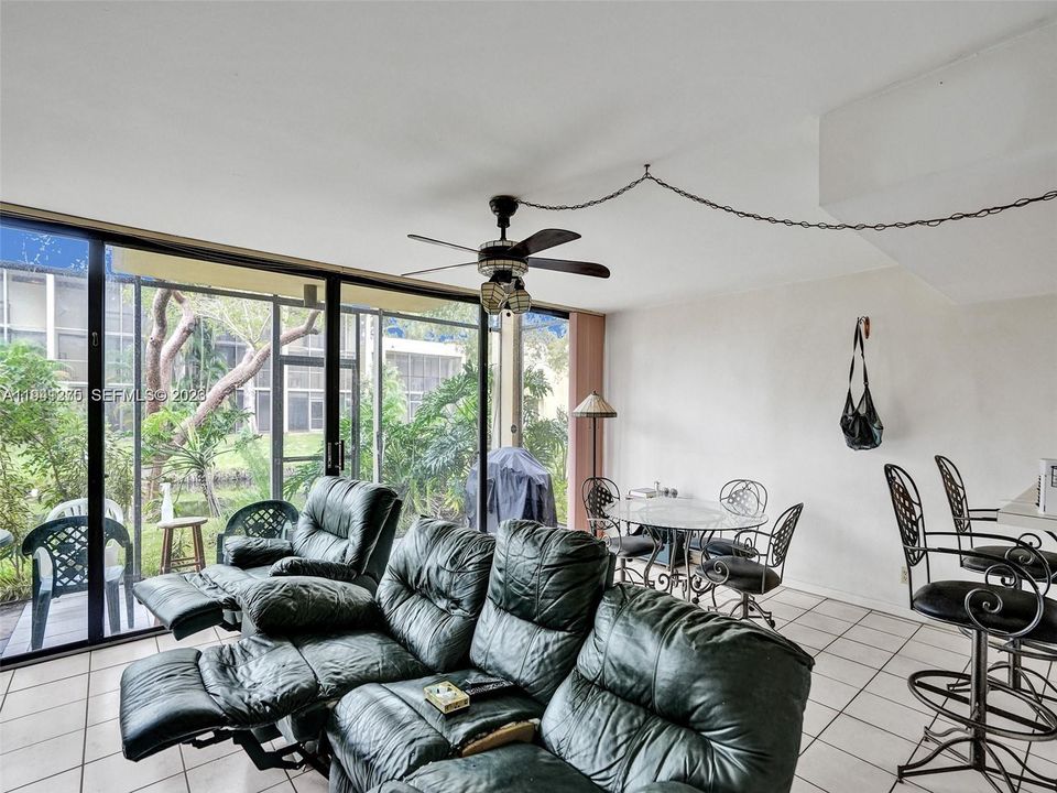 For Sale: $289,000 (3 beds, 2 baths, 1420 Square Feet)