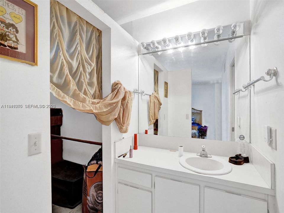 For Sale: $289,000 (3 beds, 2 baths, 1420 Square Feet)