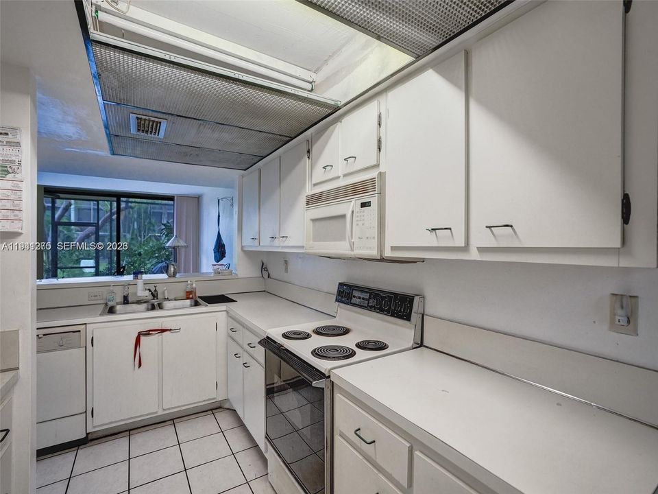 For Sale: $289,000 (3 beds, 2 baths, 1420 Square Feet)