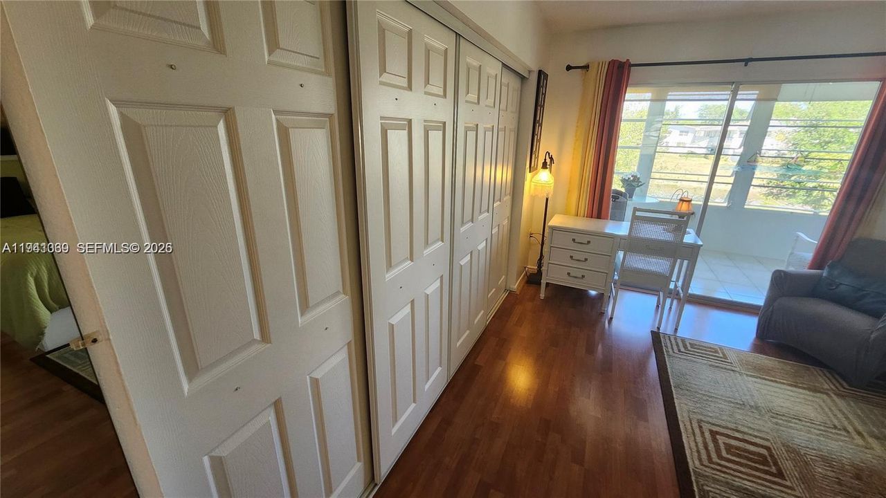 На продажу: $110,000 (1 спален, 1 ванн, 738 Квадратных фут)