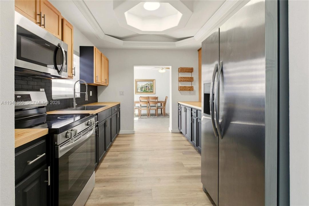 Недавно продано: $349,900 (4 спален, 4 ванн, 2478 Квадратных фут)