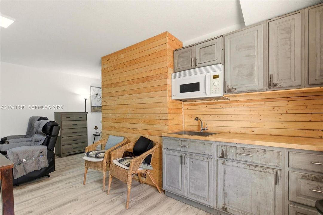Недавно продано: $349,900 (4 спален, 4 ванн, 2478 Квадратных фут)