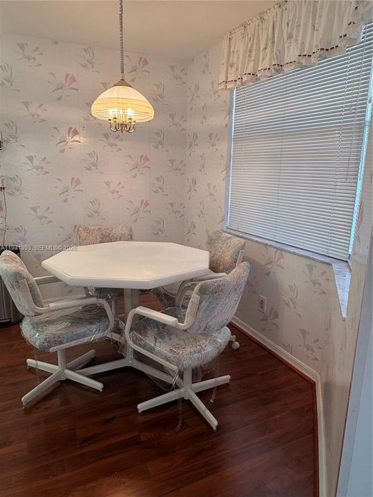 Activo con contrato: $199,900 (2 camas, 2 baños, 1370 Pies cuadrados)