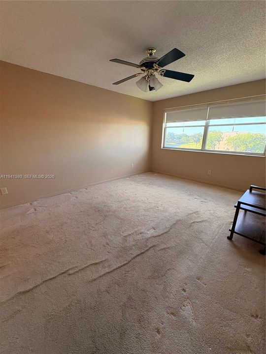 Activo con contrato: $199,900 (2 camas, 2 baños, 1370 Pies cuadrados)