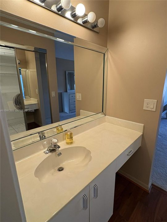 Activo con contrato: $199,900 (2 camas, 2 baños, 1370 Pies cuadrados)