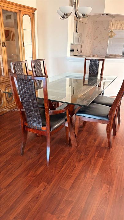 Activo con contrato: $199,900 (2 camas, 2 baños, 1370 Pies cuadrados)