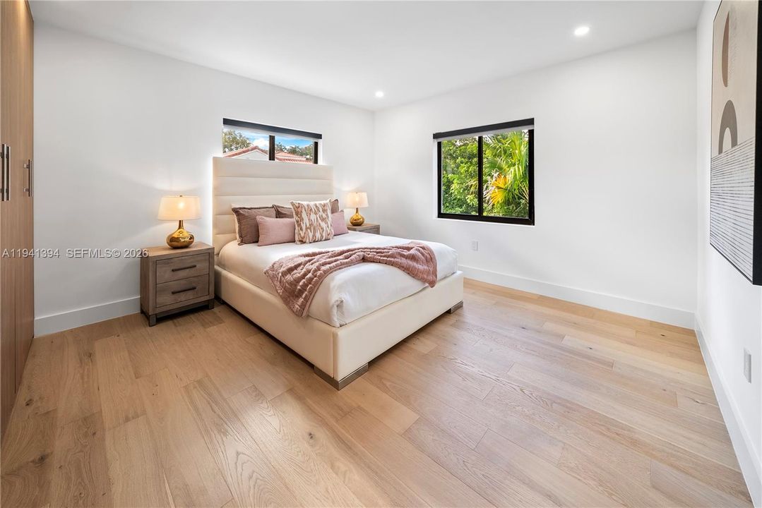 Недавно арендовано: $17,500 (4 спален, 3 ванн, 2606 Квадратных фут)