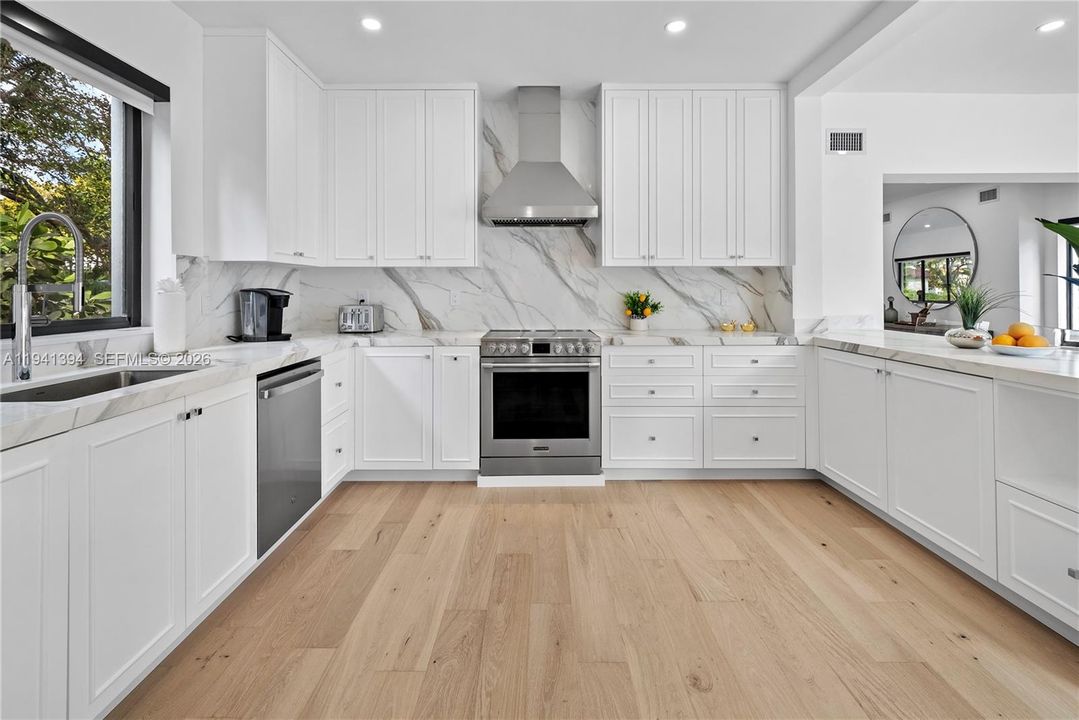 Недавно арендовано: $17,500 (4 спален, 3 ванн, 2606 Квадратных фут)