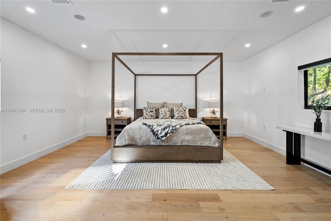 Недавно арендовано: $17,500 (4 спален, 3 ванн, 2606 Квадратных фут)