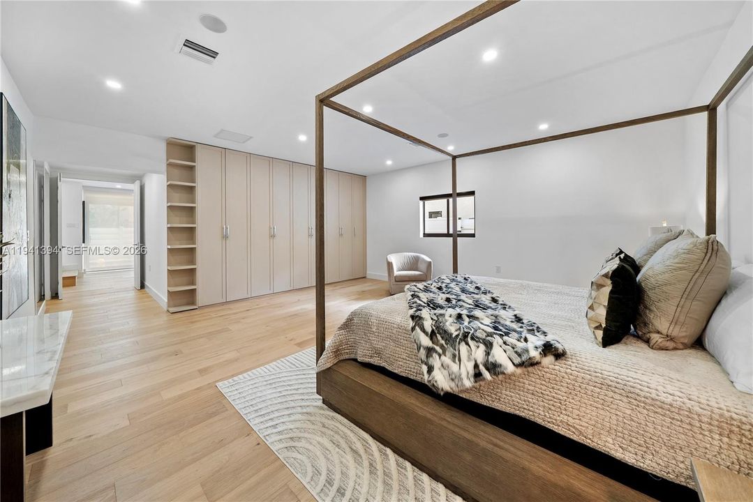 Недавно арендовано: $17,500 (4 спален, 3 ванн, 2606 Квадратных фут)
