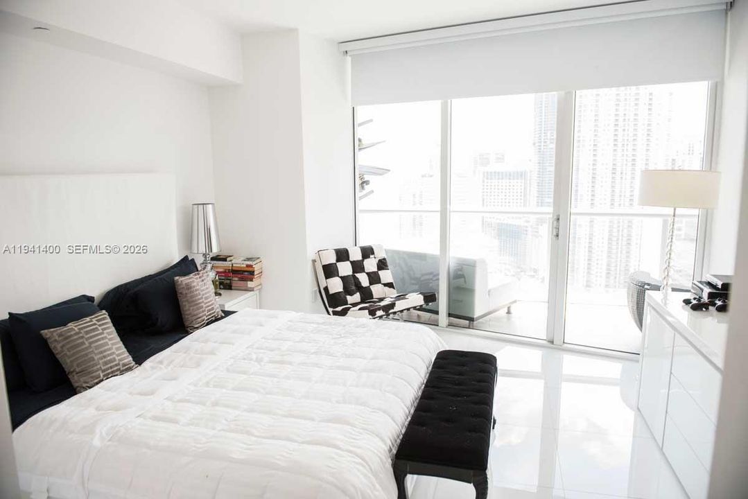 For Sale: $1,075,000 (2 beds, 2 baths, 1450 Square Feet)