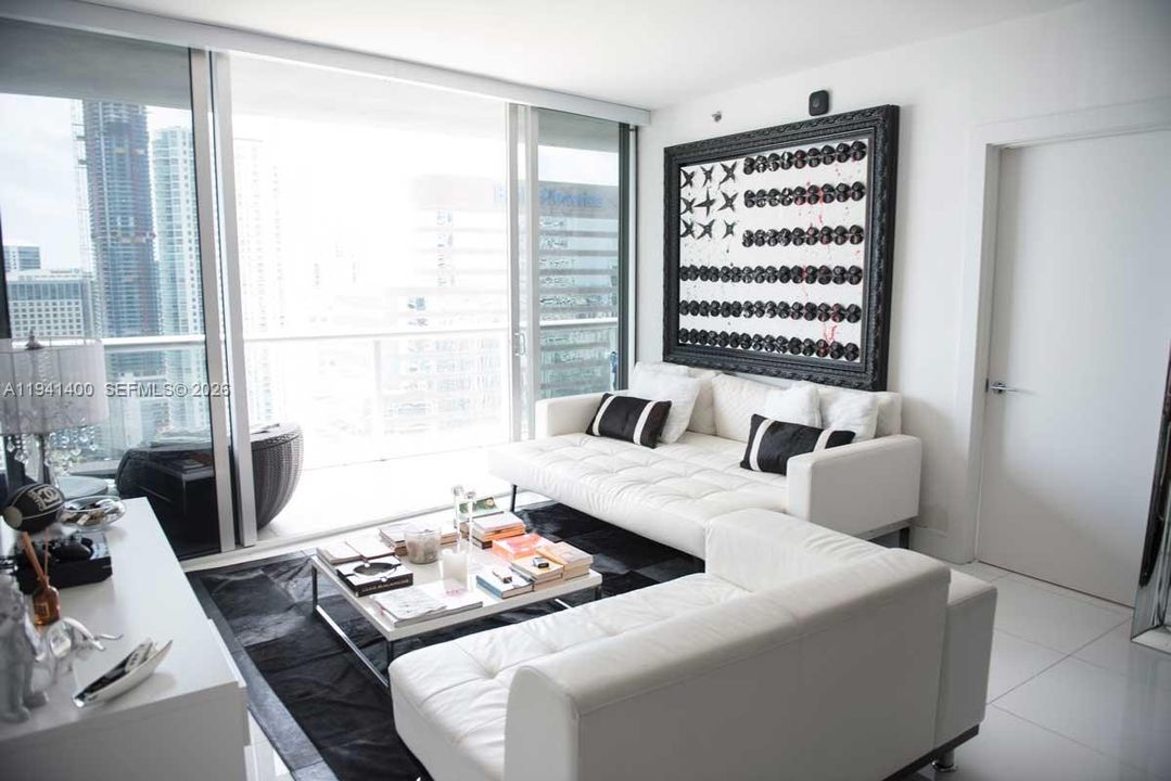 For Sale: $1,075,000 (2 beds, 2 baths, 1450 Square Feet)