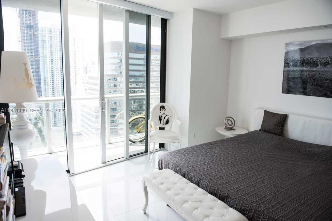 For Sale: $1,075,000 (2 beds, 2 baths, 1450 Square Feet)