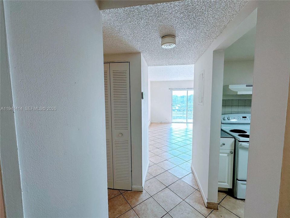 На продажу: $165,000 (1 спален, 1 ванн, 695 Квадратных фут)