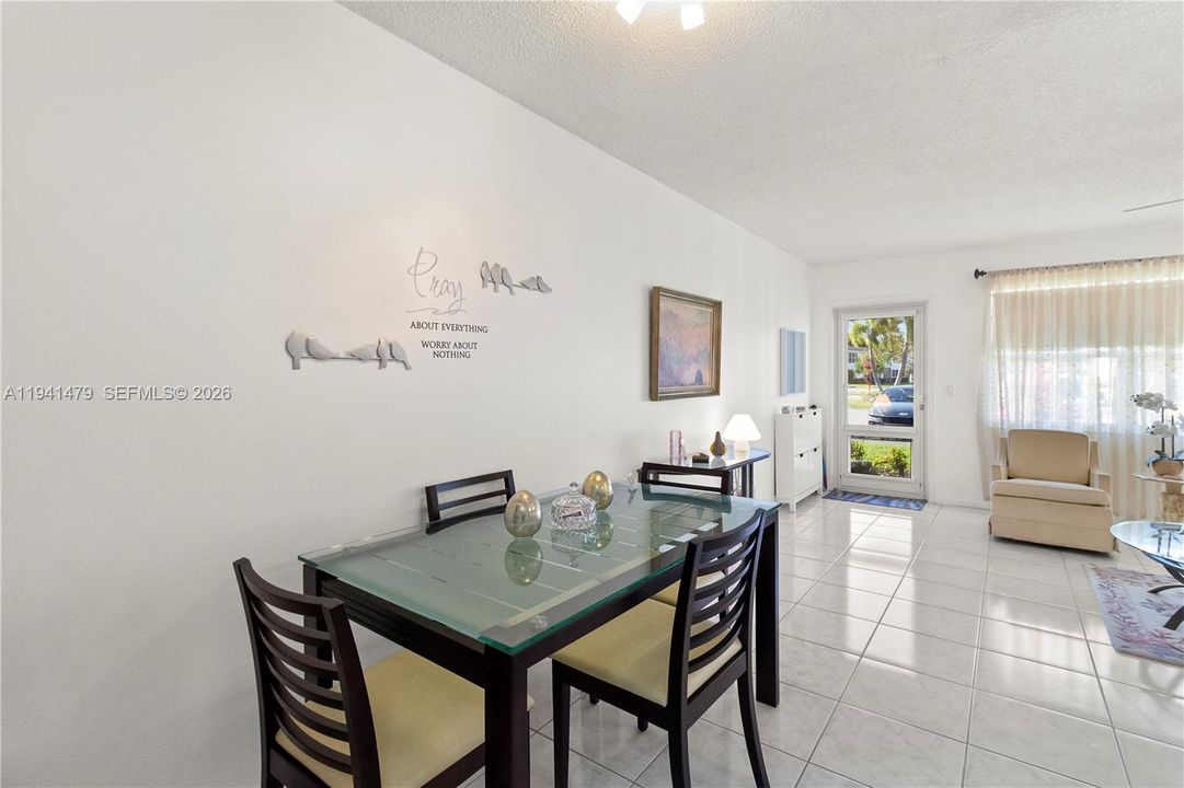 Active With Contract: $2,500 (1 beds, 1 baths, 603 Square Feet)