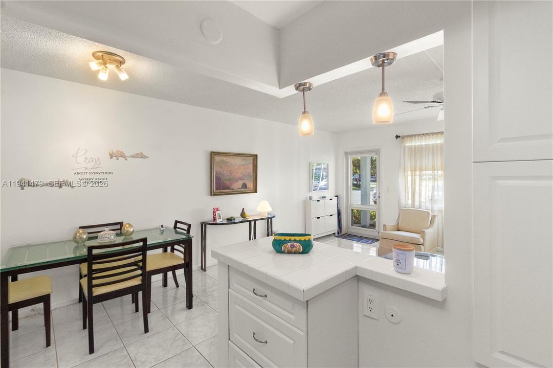 Active With Contract: $2,500 (1 beds, 1 baths, 603 Square Feet)