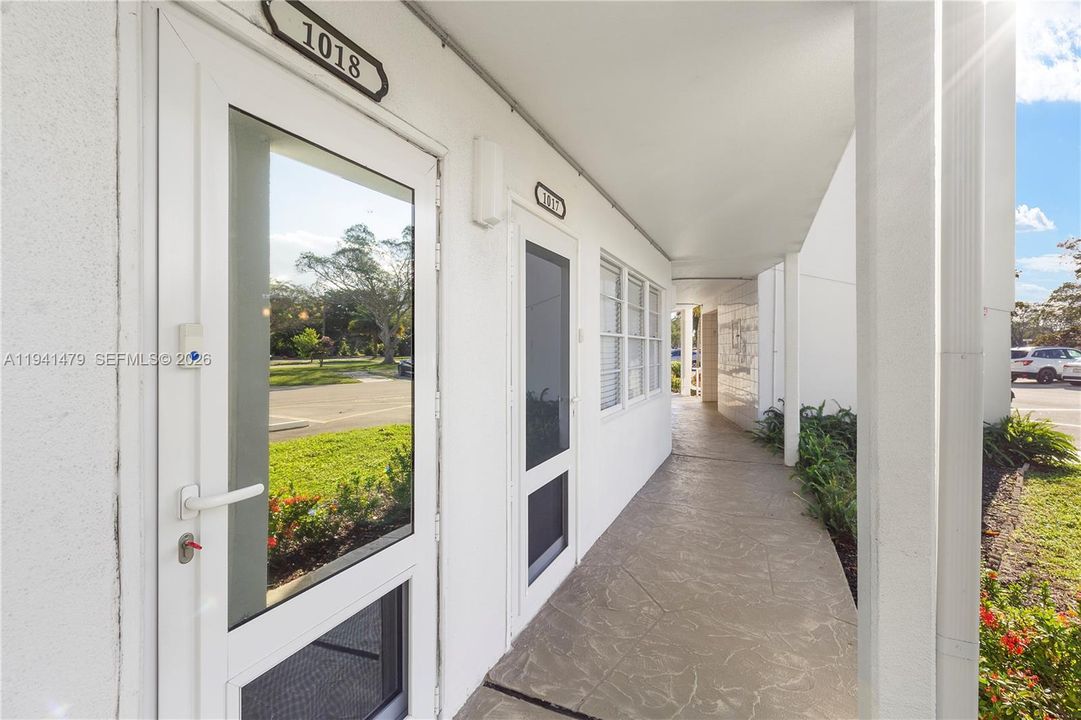 Active With Contract: $2,500 (1 beds, 1 baths, 603 Square Feet)