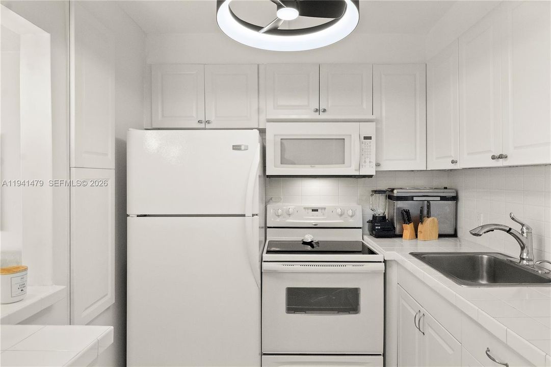 Active With Contract: $2,500 (1 beds, 1 baths, 603 Square Feet)