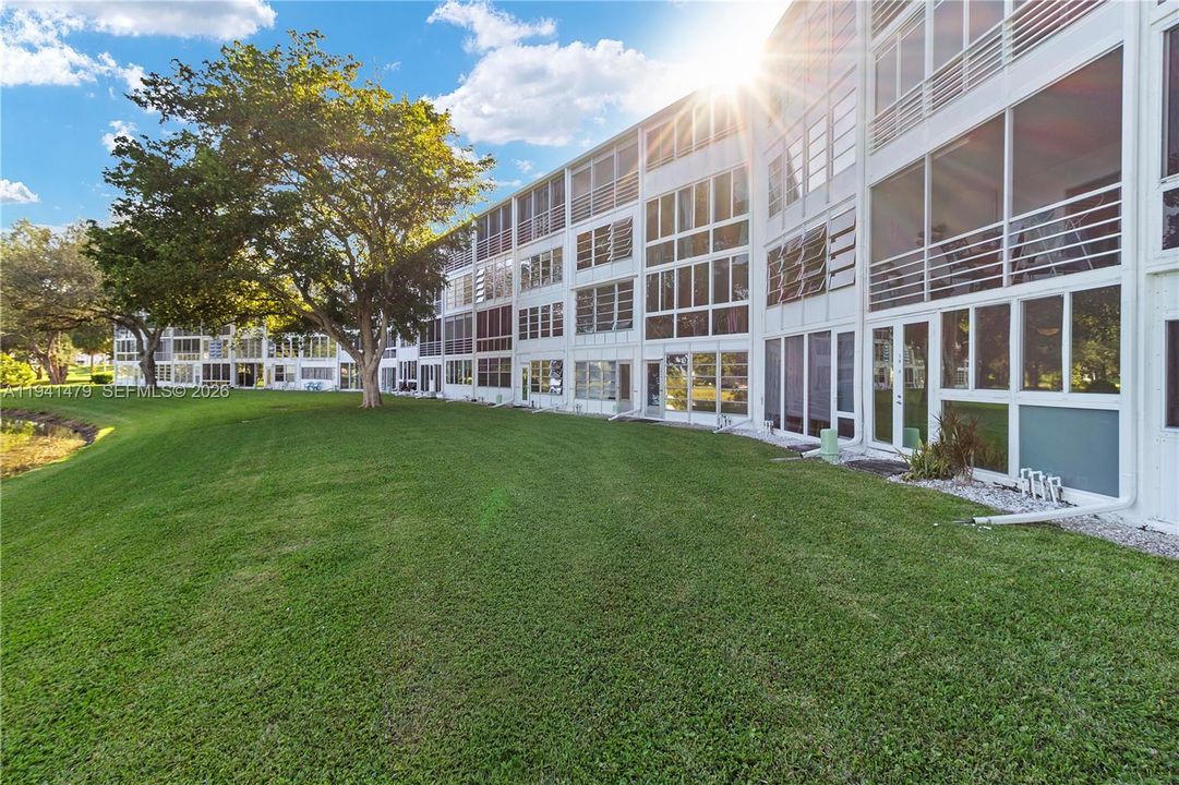 Active With Contract: $2,500 (1 beds, 1 baths, 603 Square Feet)