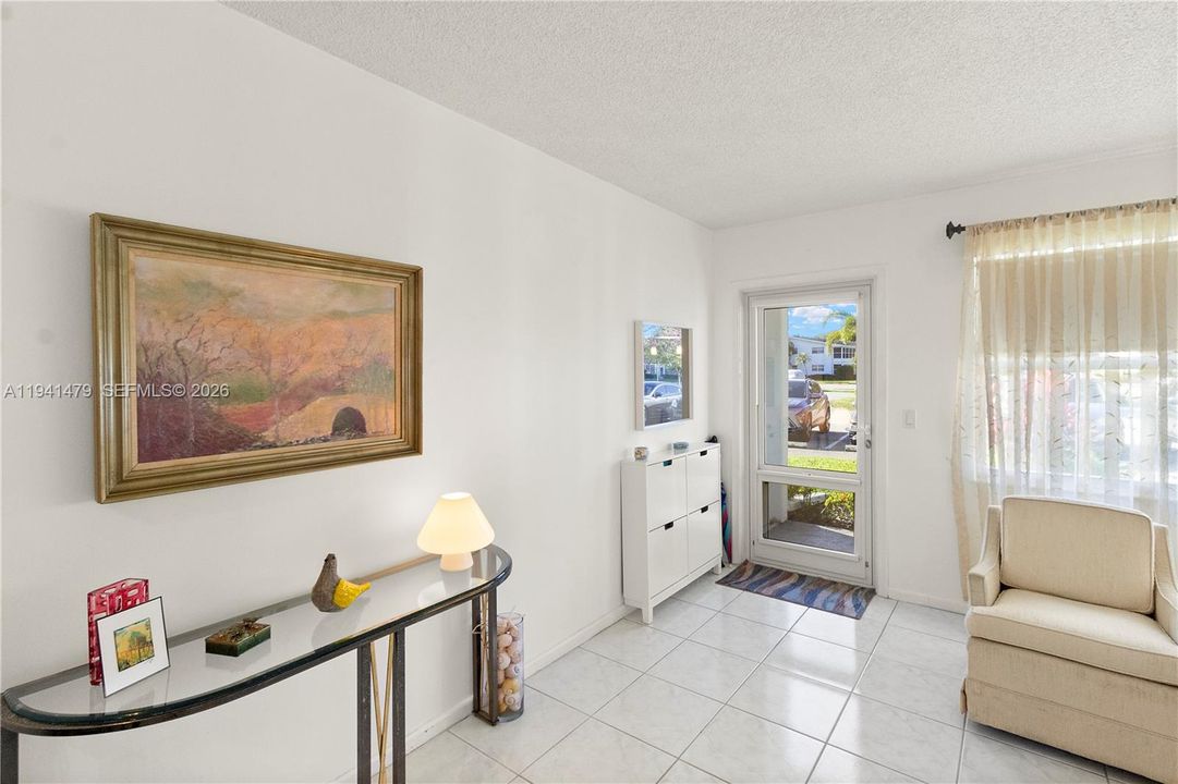 Active With Contract: $2,500 (1 beds, 1 baths, 603 Square Feet)