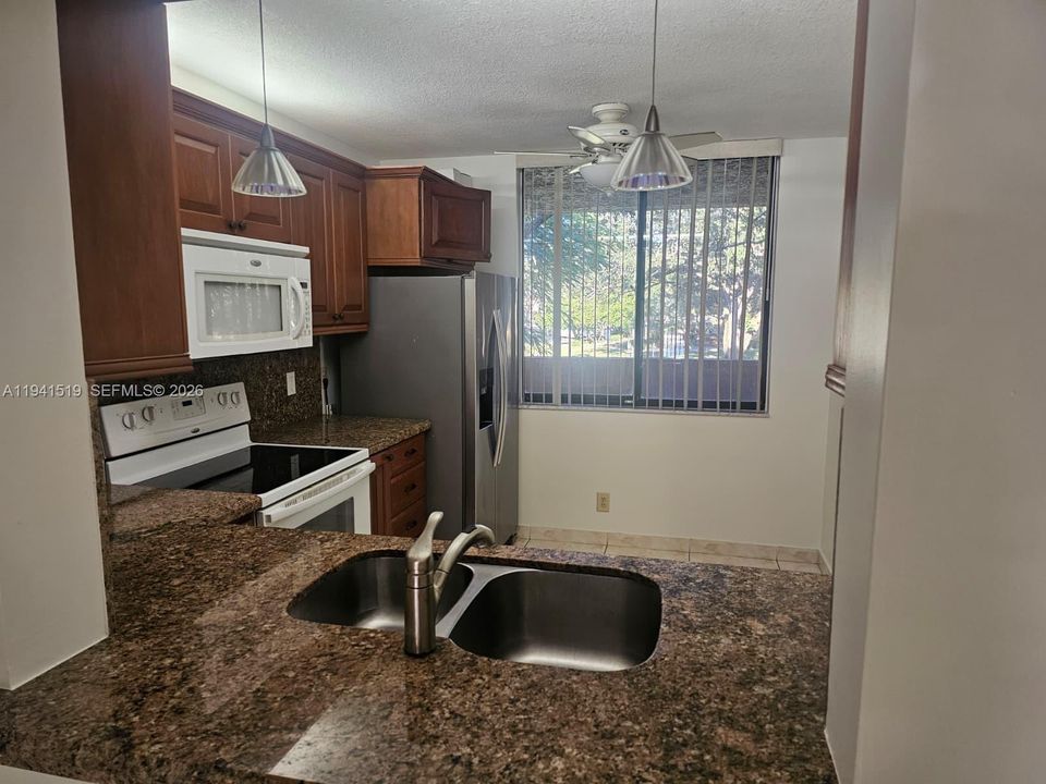 En Venta: $219,000 (2 camas, 2 baños, 1091 Pies cuadrados)