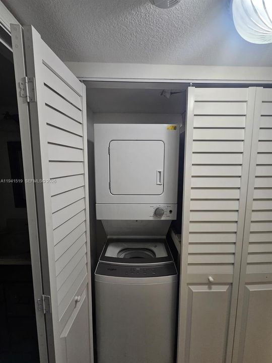 En Venta: $219,000 (2 camas, 2 baños, 1091 Pies cuadrados)