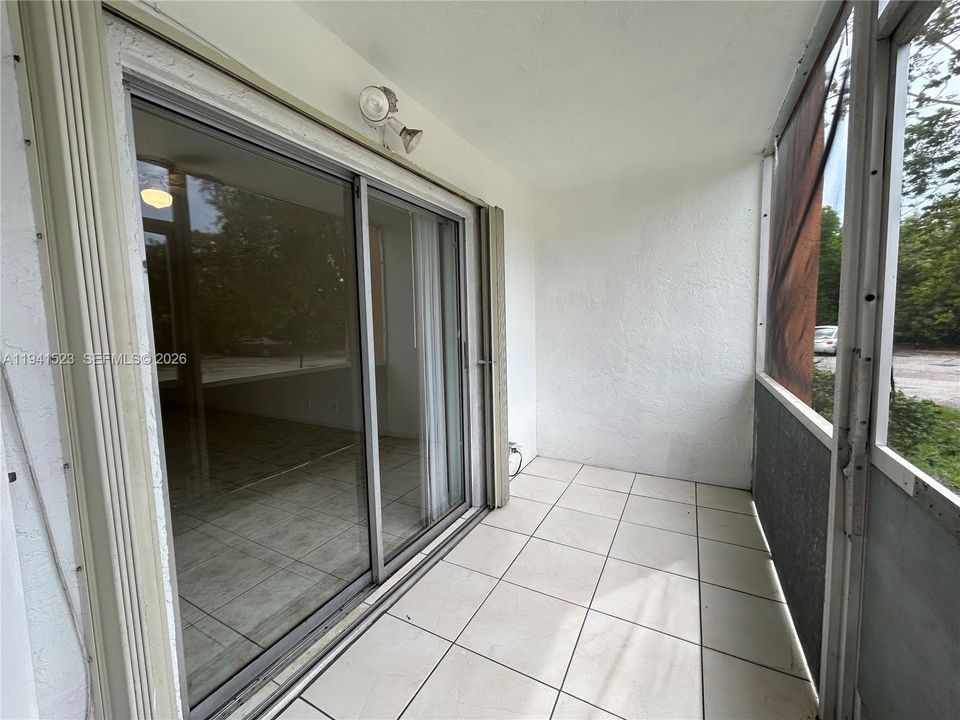 На продажу: $149,000 (2 спален, 2 ванн, 1290 Квадратных фут)