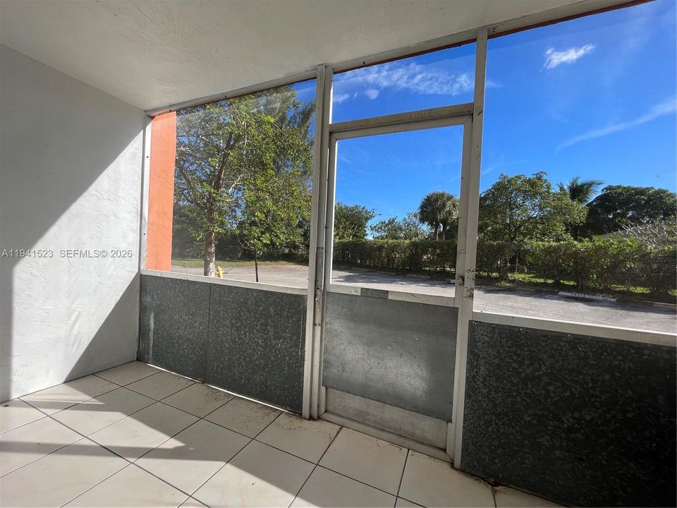 На продажу: $149,000 (2 спален, 2 ванн, 1290 Квадратных фут)