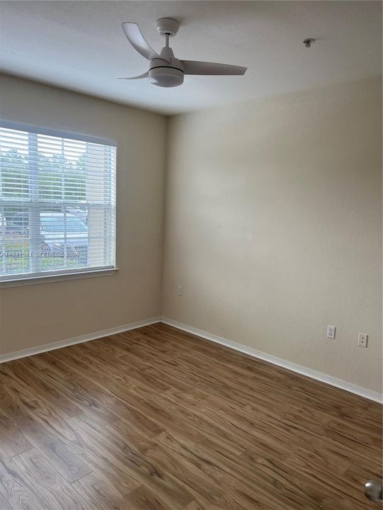Active With Contract: $1,350 (1 beds, 1 baths, 716 Square Feet)