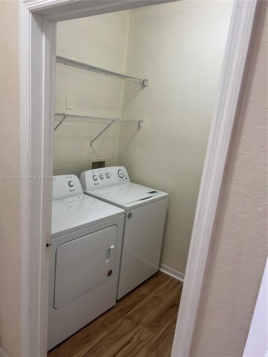 Active With Contract: $1,350 (1 beds, 1 baths, 716 Square Feet)