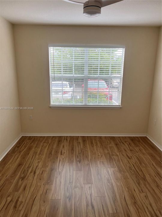 Active With Contract: $1,350 (1 beds, 1 baths, 716 Square Feet)