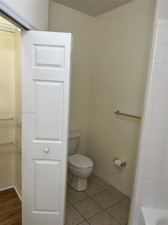 Active With Contract: $1,350 (1 beds, 1 baths, 716 Square Feet)
