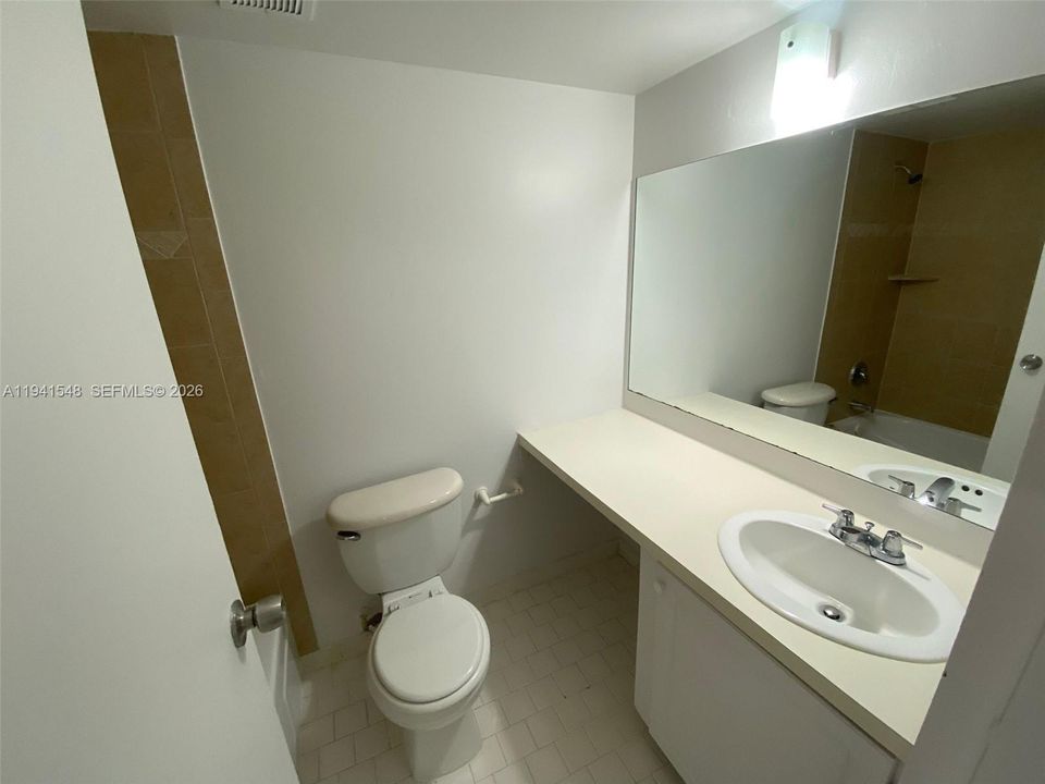 На продажу: $165,000 (2 спален, 2 ванн, 950 Квадратных фут)
