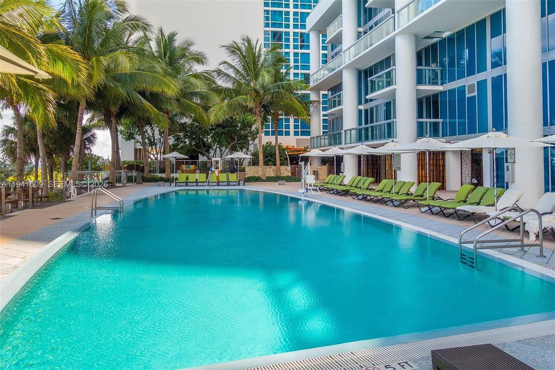 For Sale: $2,295,000 (2 beds, 2 baths, 1290 Square Feet)